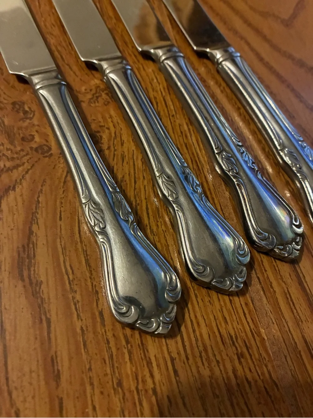 Ornate Silver-Tone Dinner Knife Set (4)